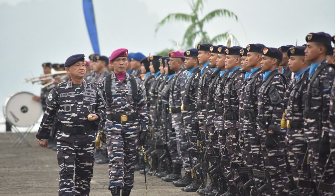 Dankodaeral II Laksda TNI Sarimpunan Tanjung Pimpin Apel Siaga Hari Jadi ke-81 TNI AL