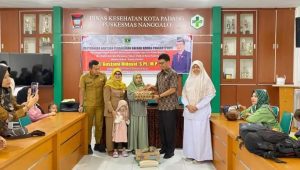 Anggota DPRD Sumbar Gustami Hidayat Serahkan Bantuan Penanganan Rawan Pangan untuk Ibu Hamil dan Balita di Kota Padang